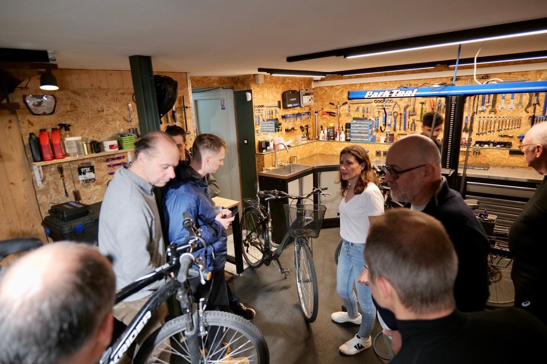 Vérification des freins d’un vélo