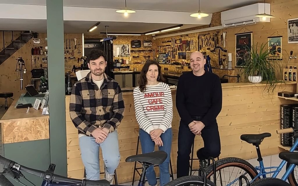 Antonin Garcia, Bénédicte Michaux et Yann Laurençon dans l’atelier Montcycle à Lyon